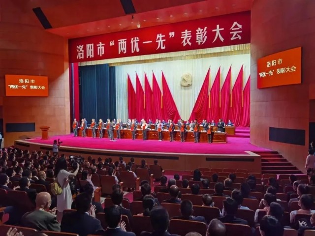 智博喜訊丨智博集團黨支部書記、董事長吳全君獲得“洛陽市優(yōu) 秀共 產(chǎn)黨員”稱號